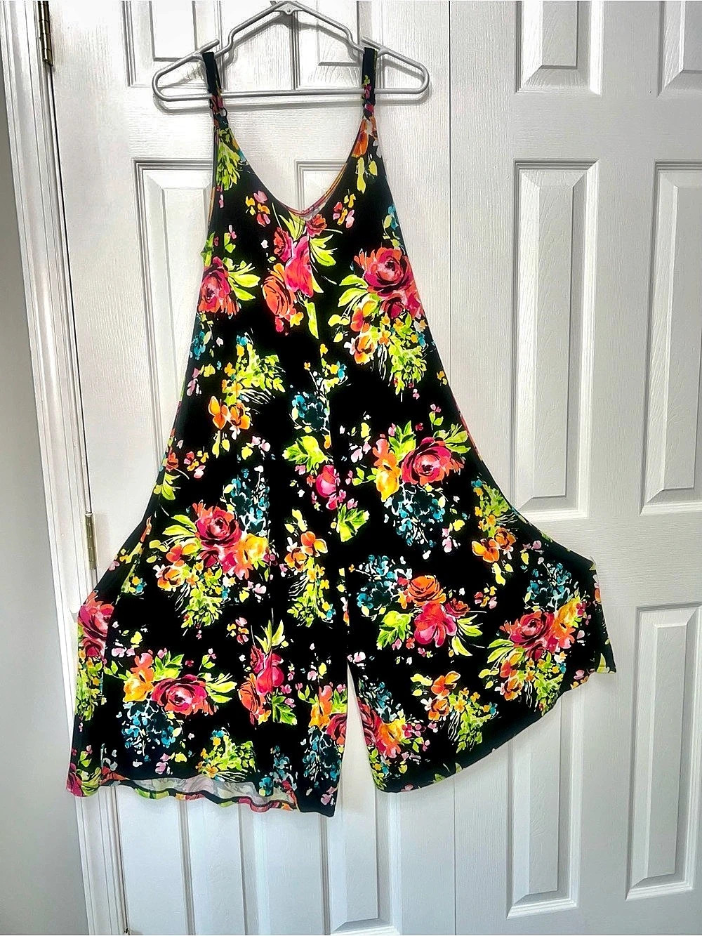 Super Soft by Torrid Floral Mini Romper Black & Multicolor Size 1 Like New